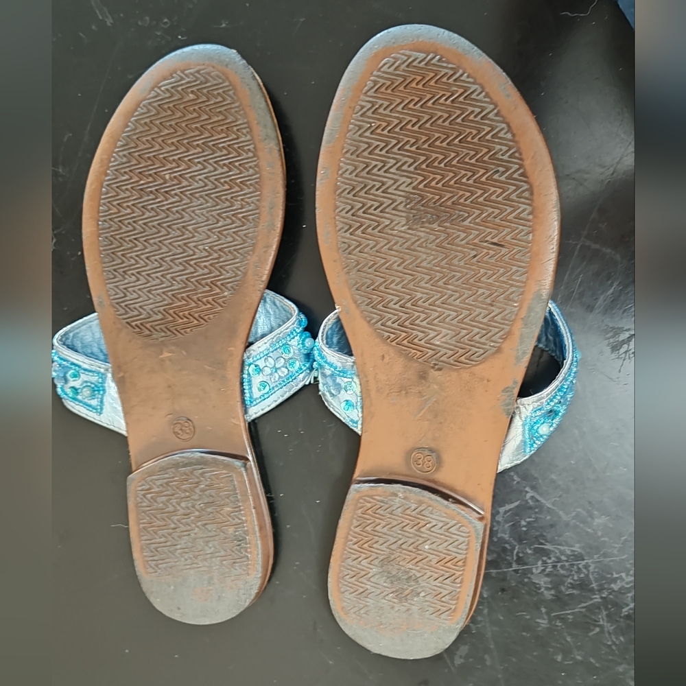 Amrita Singh bejeweled beaded thong sandals - Picture 5 of 7